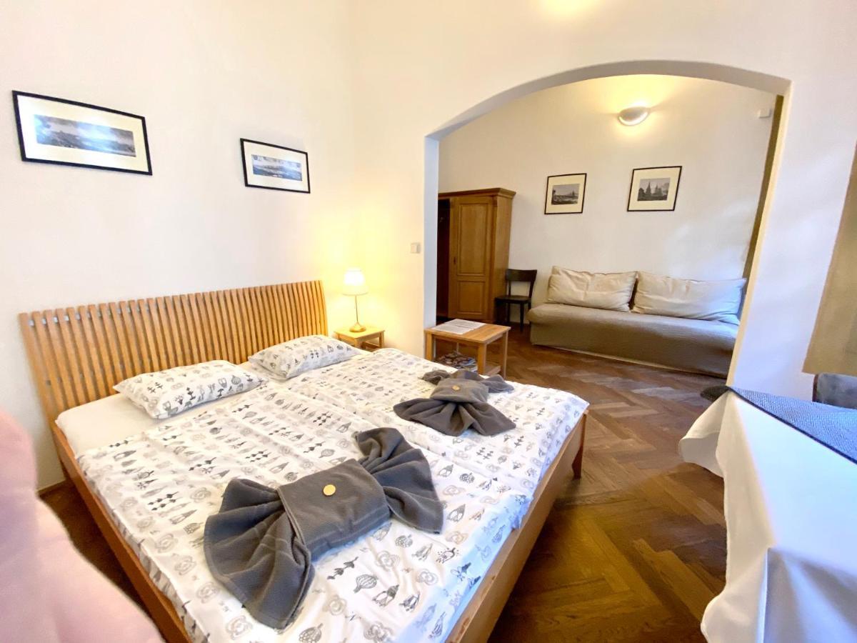 Apartmany Nerudova 36 Praha Bagian luar foto